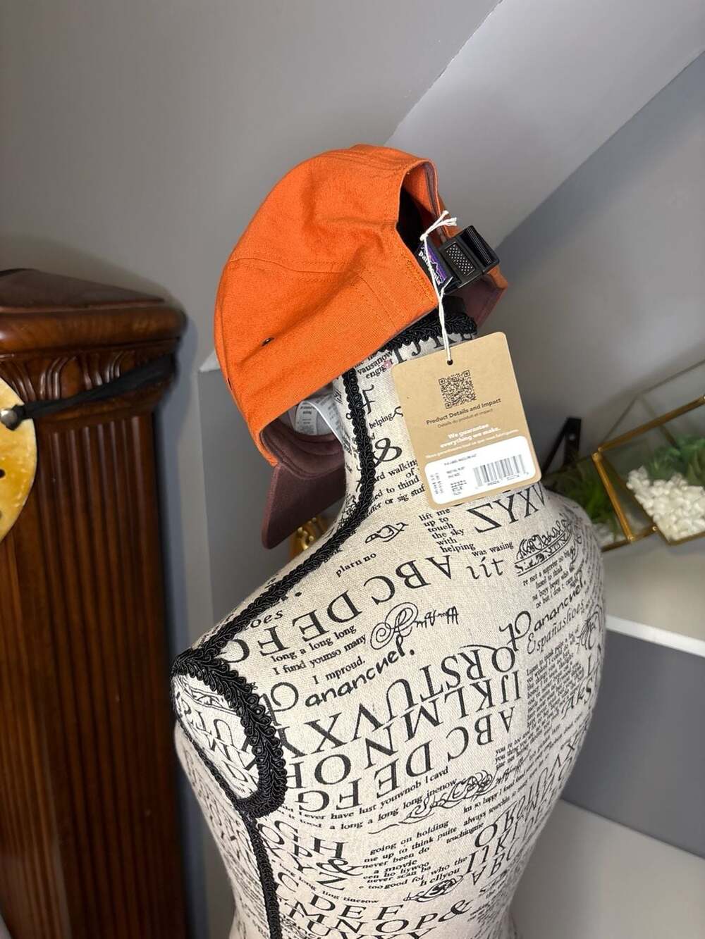 Patagonia P-6 Label Maclure Hat in Redtail Rust - Picture 2 of 4